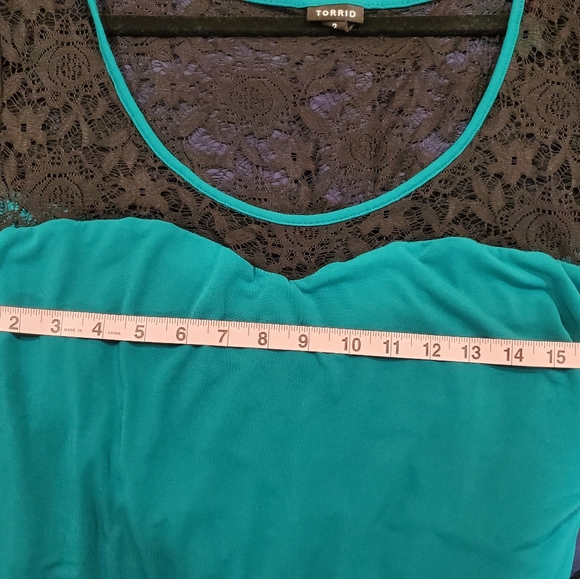 Amazing Lace Curvy Fancy Dress - Picture 4 of 4